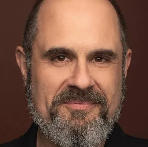 Craig Mazin portrait