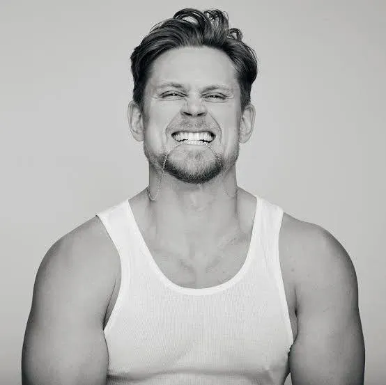 Billy Magnussen portrait