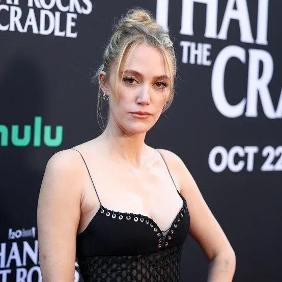 Maika Monroe portrait